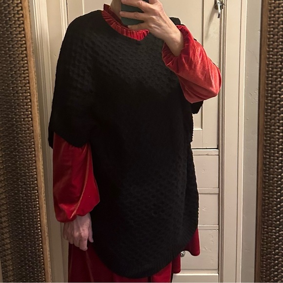 Isaac Mizrahi Live Poncho Black Knit Top Pull Over Knit Size M/L - Picture 3 of 6